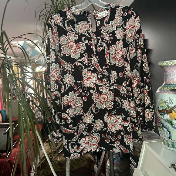 Faith and Joy Black and Red Floral Key Hole Blouse L - Picture 12 of 16